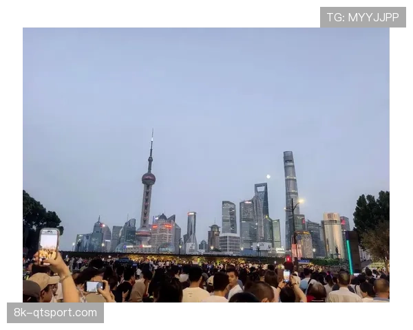 曼城球员获短暂假期，哈兰德晒巴黎游玩照配文-谢谢巴黎-